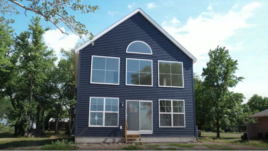 Exterior of the back of the Wayne Homes Lynden house.