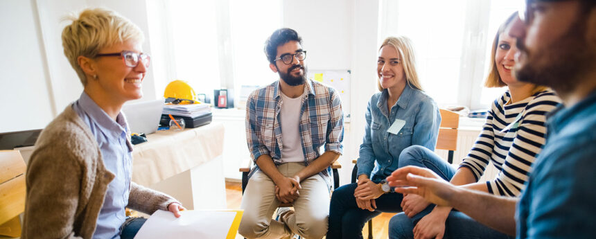 Group-of-people-learning-about-custom-home-building2